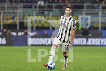 2021-10-24 - Manuel Locatelli of Juventus FC in action in action during the Serie A 2021/22 football match between FC Internazionale and Juventus FC at Giuseppe Meazza Stadium, Milan, Italy on October 24, 2021 - INTER - FC INTERNAZIONALE VS JUVENTUS FC - ITALIAN SERIE A - SOCCER