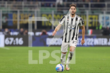 2021-10-24 - Manuel Locatelli of Juventus FC in action during the Serie A 2021/22 football match between FC Internazionale and Juventus FC at Giuseppe Meazza Stadium, Milan, Italy on October 24, 2021 - INTER - FC INTERNAZIONALE VS JUVENTUS FC - ITALIAN SERIE A - SOCCER