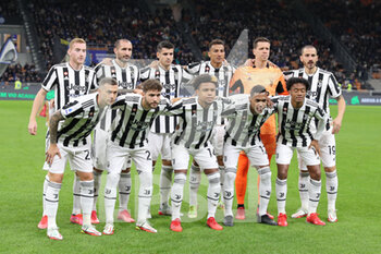 2021-10-24 - Juventus FC team during the Serie A 2021/22 football match between FC Internazionale and Juventus FC at Giuseppe Meazza Stadium, Milan, Italy on October 24, 2021 - INTER - FC INTERNAZIONALE VS JUVENTUS FC - ITALIAN SERIE A - SOCCER