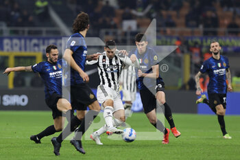 2021-10-24 - Alvaro Morata of Juventus FC in action during the Serie A 2021/22 football match between FC Internazionale and Juventus FC at Giuseppe Meazza Stadium, Milan, Italy on October 24, 2021 - INTER - FC INTERNAZIONALE VS JUVENTUS FC - ITALIAN SERIE A - SOCCER