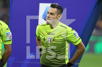 2021-10-24 - Referee Mariani Maurizio during the Serie A 2021/22 football match between FC Internazionale and Juventus FC at Giuseppe Meazza Stadium, Milan, Italy on October 24, 2021 - INTER - FC INTERNAZIONALE VS JUVENTUS FC - ITALIAN SERIE A - SOCCER