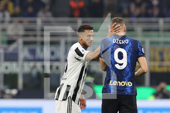 2021-10-24 - Danilo of Juventus FC and Edin Dzeko of FC Internazionale during the Serie A 2021/22 football match between FC Internazionale and Juventus FC at Giuseppe Meazza Stadium, Milan, Italy on October 24, 2021 - INTER - FC INTERNAZIONALE VS JUVENTUS FC - ITALIAN SERIE A - SOCCER