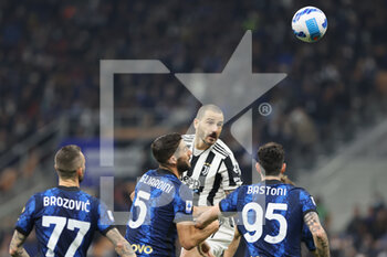 2021-10-24 - Leonardo Bonucci of Juventus FC in action during the Serie A 2021/22 football match between FC Internazionale and Juventus FC at Giuseppe Meazza Stadium, Milan, Italy on October 24, 2021 - INTER - FC INTERNAZIONALE VS JUVENTUS FC - ITALIAN SERIE A - SOCCER