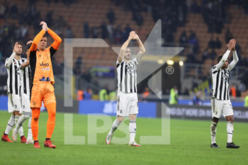 2021-10-24 - Leonardo Bonucci of Juventus FC and Wojciech Szczesny of Juventus FC celebrate at the end of the match during the Serie A 2021/22 football match between FC Internazionale and Juventus FC at Giuseppe Meazza Stadium, Milan, Italy on October 24, 2021 - INTER - FC INTERNAZIONALE VS JUVENTUS FC - ITALIAN SERIE A - SOCCER