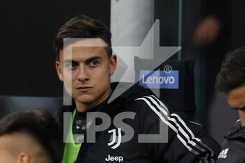2021-10-24 - Paulo Dybala of Juventus FC in the bench during the Serie A 2021/22 football match between FC Internazionale and Juventus FC at Giuseppe Meazza Stadium, Milan, Italy on October 24, 2021 - INTER - FC INTERNAZIONALE VS JUVENTUS FC - ITALIAN SERIE A - SOCCER