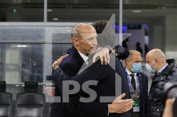 2021-10-24 - Massimiliano Allegri Head Coach of Juventus FC hugs Simone Inzaghi Head Coach of FC Internazionale vduring the Serie A 2021/22 football match between FC Internazionale and Juventus FC at Giuseppe Meazza Stadium, Milan, Italy on October 24, 2021 - INTER - FC INTERNAZIONALE VS JUVENTUS FC - ITALIAN SERIE A - SOCCER