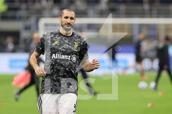 2021-10-24 - Giorgio Chiellini of Juventus FC warms up during the Serie A 2021/22 football match between FC Internazionale and Juventus FC at Giuseppe Meazza Stadium, Milan, Italy on October 24, 2021 - INTER - FC INTERNAZIONALE VS JUVENTUS FC - ITALIAN SERIE A - SOCCER