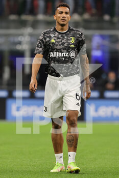 2021-10-24 - Danilo of Juventus FC warms up during the Serie A 2021/22 football match between FC Internazionale and Juventus FC at Giuseppe Meazza Stadium, Milan, Italy on October 24, 2021 - INTER - FC INTERNAZIONALE VS JUVENTUS FC - ITALIAN SERIE A - SOCCER
