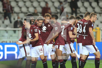 2021-10-22 - Josip Brecalo (Torino FC) and other players of Torino FC celebrates the goal - TORINO FC VS GENOA CFC - ITALIAN SERIE A - SOCCER