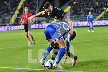 2021-10-27 - Fabiano Parisi (Empoli) and Roberto Gagliardini (Inter) - EMPOLI FC VS INTER - FC INTERNAZIONALE - ITALIAN SERIE A - SOCCER