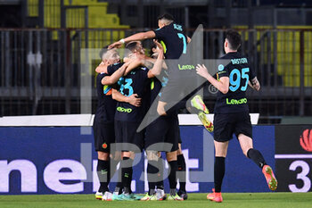 2021-10-27 - Inter players celebrate after a goal - EMPOLI FC VS INTER - FC INTERNAZIONALE - ITALIAN SERIE A - SOCCER