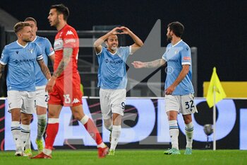 2021-10-27 - Pedro (SS Lazio) celebrates after scoring goal 1-0 during the  Italian Football Championship League A 2021/2022 match between SS Lazio vs ACF Fiorentina at the Olimpic Stadium in Rome on 27 October 2021. - SS LAZIO VS ACF FIORENTINA - ITALIAN SERIE A - SOCCER