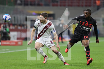 2021-10-26 - Andrea Belotti of Torino FC fights for the ball against Pierre Kalulu of AC Milan during the Serie A 2021/22 football match between AC Milan and Torino FC at Giuseppe Meazza Stadium, Milan, Italy on October 26, 2021 - AC MILAN VS TORINO FC - ITALIAN SERIE A - SOCCER