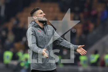 2021-10-26 - Olivier Giroud of AC Milan celebrates the victory at the end of the match during the Serie A 2021/22 football match between AC Milan and Torino FC at Giuseppe Meazza Stadium, Milan, Italy on October 26, 2021 - AC MILAN VS TORINO FC - ITALIAN SERIE A - SOCCER