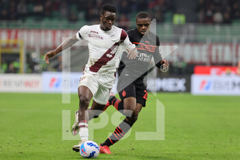 2021-10-26 - Wilfried Stephane Singo of Torino FC fights for the ball against Pierre Kalulu of AC Milan during the Serie A 2021/22 football match between AC Milan and Torino FC at Giuseppe Meazza Stadium, Milan, Italy on October 26, 2021 - AC MILAN VS TORINO FC - ITALIAN SERIE A - SOCCER