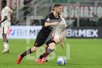 2021-10-26 - Alexis Saelemaekers of AC Milan in action during the Serie A 2021/22 football match between AC Milan and Torino FC at Giuseppe Meazza Stadium, Milan, Italy on October 26, 2021 - AC MILAN VS TORINO FC - ITALIAN SERIE A - SOCCER