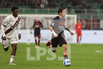 2021-10-26 - Davide Calabria of AC Milan in action during the Serie A 2021/22 football match between AC Milan and Torino FC at Giuseppe Meazza Stadium, Milan, Italy on October 26, 2021 - AC MILAN VS TORINO FC - ITALIAN SERIE A - SOCCER