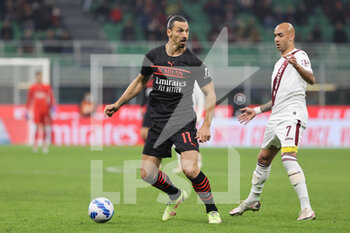 2021-10-26 - Zlatan Ibrahimovic of AC Milan in action during the Serie A 2021/22 football match between AC Milan and Torino FC at Giuseppe Meazza Stadium, Milan, Italy on October 26, 2021 - AC MILAN VS TORINO FC - ITALIAN SERIE A - SOCCER