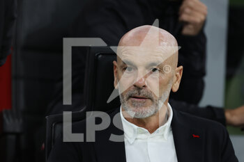 2021-10-26 - Stefano Pioli Head Coach of AC Milan in the bench during the Serie A 2021/22 football match between AC Milan and Torino FC at Giuseppe Meazza Stadium, Milan, Italy on October 26, 2021 - AC MILAN VS TORINO FC - ITALIAN SERIE A - SOCCER