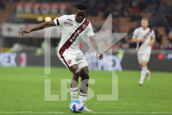2021-10-26 - Wilfried Stephane Singo of Torino FC in action during the Serie A 2021/22 football match between AC Milan and Torino FC at Giuseppe Meazza Stadium, Milan, Italy on October 26, 2021 - AC MILAN VS TORINO FC - ITALIAN SERIE A - SOCCER