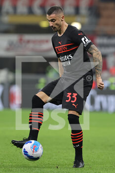 2021-10-26 - Rade Krunic of AC Milan in action during the Serie A 2021/22 football match between AC Milan and Torino FC at Giuseppe Meazza Stadium, Milan, Italy on October 26, 2021 - AC MILAN VS TORINO FC - ITALIAN SERIE A - SOCCER