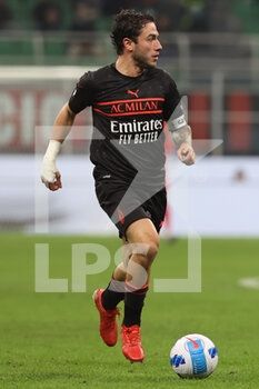 2021-10-26 - Davide Calabria of AC Milan in action during the Serie A 2021/22 football match between AC Milan and Torino FC at Giuseppe Meazza Stadium, Milan, Italy on October 26, 2021 - AC MILAN VS TORINO FC - ITALIAN SERIE A - SOCCER