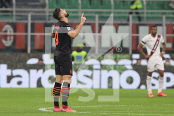 2021-10-26 - Olivier Giroud of AC Milan celebrates after scoring a goal during the Serie A 2021/22 football match between AC Milan and Torino FC at Giuseppe Meazza Stadium, Milan, Italy on October 26, 2021 - AC MILAN VS TORINO FC - ITALIAN SERIE A - SOCCER