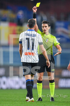 2021-10-27 - The Referee of the match Alessandro Prontera of Bologna, Yellow card for Remo Freuler (Atalanta) - UC SAMPDORIA VS ATALANTA BC - ITALIAN SERIE A - SOCCER