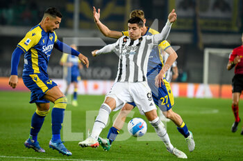 2021-10-30 - Alvaro Morata (Juventus) ostacolato da Koray Günter (Verona) e Pawel Dawidowicz (Verona) - HELLAS VERONA FC VS JUVENTUS FC - ITALIAN SERIE A - SOCCER
