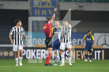 2021-10-30 - Alvaro Morata (Juventus) ammonito da l'arbitro dell'incontro Livio Marinelli - HELLAS VERONA FC VS JUVENTUS FC - ITALIAN SERIE A - SOCCER