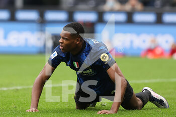 2021-10-31 - Denzel Dumfries of FC Internazionale reacts during the Serie A 2021/22 football match between FC Internazionale and Udinese Calcio at Giuseppe Meazza Stadium, Milan, Italy on October 31, 2021 - INTER - FC INTERNAZIONALE VS UDINESE CALCIO - ITALIAN SERIE A - SOCCER