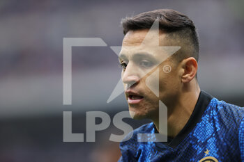 2021-10-31 - Alexis Sanchez of FC Internazionale looks on during the Serie A 2021/22 football match between FC Internazionale and Udinese Calcio at Giuseppe Meazza Stadium, Milan, Italy on October 31, 2021 - INTER - FC INTERNAZIONALE VS UDINESE CALCIO - ITALIAN SERIE A - SOCCER