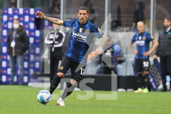 2021-10-31 - Stefano Sensi of FC Internazionale in action during the Serie A 2021/22 football match between FC Internazionale and Udinese Calcio at Giuseppe Meazza Stadium, Milan, Italy on October 31, 2021 - INTER - FC INTERNAZIONALE VS UDINESE CALCIO - ITALIAN SERIE A - SOCCER