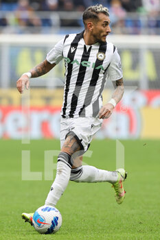 2021-10-31 - Roberto Pereyra of Udinese Calcio in action during the Serie A 2021/22 football match between FC Internazionale and Udinese Calcio at Giuseppe Meazza Stadium, Milan, Italy on October 31, 2021 - INTER - FC INTERNAZIONALE VS UDINESE CALCIO - ITALIAN SERIE A - SOCCER