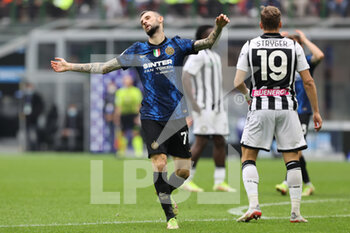 2021-10-31 - Marcelo Brozovic of FC Internazionale reacts during the Serie A 2021/22 football match between FC Internazionale and Udinese Calcio at Giuseppe Meazza Stadium, Milan, Italy on October 31, 2021 - INTER - FC INTERNAZIONALE VS UDINESE CALCIO - ITALIAN SERIE A - SOCCER