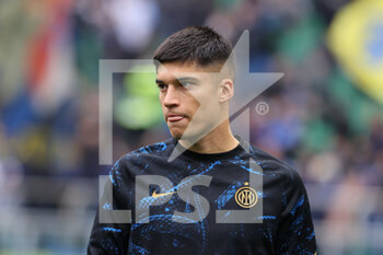 2021-10-31 - Joaquin Correa of FC Internazionale warms up during the Serie A 2021/22 football match between FC Internazionale and Udinese Calcio at Giuseppe Meazza Stadium, Milan, Italy on October 31, 2021 - INTER - FC INTERNAZIONALE VS UDINESE CALCIO - ITALIAN SERIE A - SOCCER