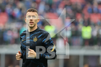 2021-10-31 - Ivan Perisic of FC Internazionale warms up during the Serie A 2021/22 football match between FC Internazionale and Udinese Calcio at Giuseppe Meazza Stadium, Milan, Italy on October 31, 2021 - INTER - FC INTERNAZIONALE VS UDINESE CALCIO - ITALIAN SERIE A - SOCCER