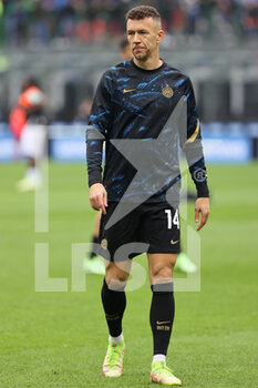2021-10-31 - Ivan Perisic of FC Internazionale warms up during the Serie A 2021/22 football match between FC Internazionale and Udinese Calcio at Giuseppe Meazza Stadium, Milan, Italy on October 31, 2021 - INTER - FC INTERNAZIONALE VS UDINESE CALCIO - ITALIAN SERIE A - SOCCER