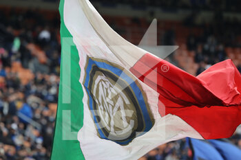 2021-10-31 - Giant flag of FC Internazionale during the Serie A 2021/22 football match between FC Internazionale and Udinese Calcio at Giuseppe Meazza Stadium, Milan, Italy on October 31, 2021 - INTER - FC INTERNAZIONALE VS UDINESE CALCIO - ITALIAN SERIE A - SOCCER