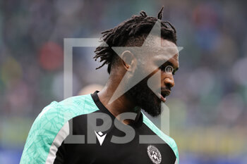 2021-10-31 - Isaac Success of Udinese Calcio warms up during the Serie A 2021/22 football match between FC Internazionale and Udinese Calcio at Giuseppe Meazza Stadium, Milan, Italy on October 31, 2021 - INTER - FC INTERNAZIONALE VS UDINESE CALCIO - ITALIAN SERIE A - SOCCER