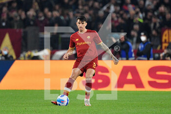2021-10-31 - Roger Ibanez (AS Roma)  during the  Italian Football Championship League A 2021/2022 match between AS Roma vs AC Milan at the Olimpic Stadium in Rome  on 31 October  2021. - AS ROMA VS AC MILAN - ITALIAN SERIE A - SOCCER