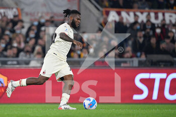 2021-10-31 - Frank Kessie (AC Milan)  during the  Italian Football Championship League A 2021/2022 match between AS Roma vs AC Milan at the Olimpic Stadium in Rome  on 31 October  2021. - AS ROMA VS AC MILAN - ITALIAN SERIE A - SOCCER