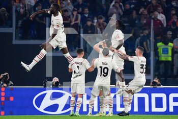 2021-10-31 - Milan players celebrate goal 0-1 of Zlatan Ibrahimovic (AC Milan)  during the  Italian Football Championship League A 2021/2022 match between AS Roma vs AC Milan at the Olimpic Stadium in Rome  on 31 October  2021. - AS ROMA VS AC MILAN - ITALIAN SERIE A - SOCCER