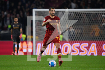 2021-10-31 - Henrikh Mkhitaryan (AS Roma)  during the  Italian Football Championship League A 2021/2022 match between AS Roma vs AC Milan at the Olimpic Stadium in Rome  on 31 October  2021. - AS ROMA VS AC MILAN - ITALIAN SERIE A - SOCCER