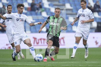 2021-10-31 - Davide Frattesi (Sassuolo) with a through pass - US SASSUOLO VS EMPOLI FC - ITALIAN SERIE A - SOCCER