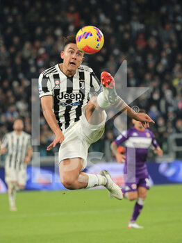 2021-11-06 - Paulo Dybala (Juventus FC) controls the ball in air - JUVENTUS FC VS ACF FIORENTINA - ITALIAN SERIE A - SOCCER