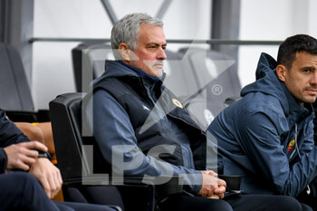2021-11-07 - Roma's Head Coach Jose Mourinho portrait on the bench - VENEZIA FC VS AS ROMA - ITALIAN SERIE A - SOCCER