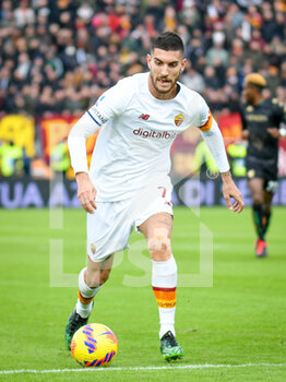 2021-11-07 - Roma's Lorenzo Pellegrini portrait carries the ball in action - VENEZIA FC VS AS ROMA - ITALIAN SERIE A - SOCCER