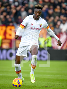 2021-11-07 - Roma's Tammy Abraham portrait in action carries the ball - VENEZIA FC VS AS ROMA - ITALIAN SERIE A - SOCCER