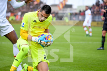 2021-11-07 - Venezia's Sergio Romero saves a goal - VENEZIA FC VS AS ROMA - ITALIAN SERIE A - SOCCER